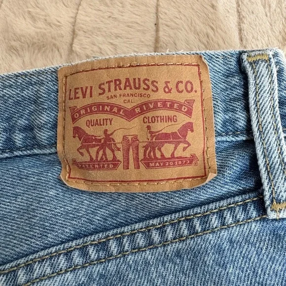 Women’s Levi’s Jeans - Picture 11 of 12